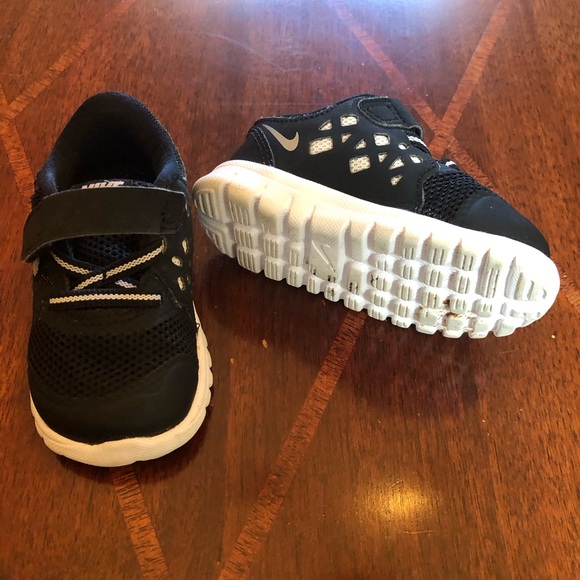 5 pairs infants sneakers, 2 adidas 3 Nike all very gently used - Picture 8 of 16